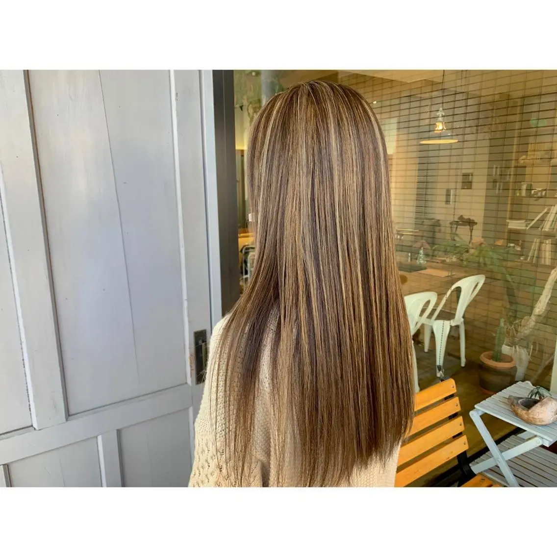 ロング カラー アッシュ ベージュカラー ハイライトカラー ハイライト ヘアカラー トリートメント ツキダテ ユイのヘアスタイル