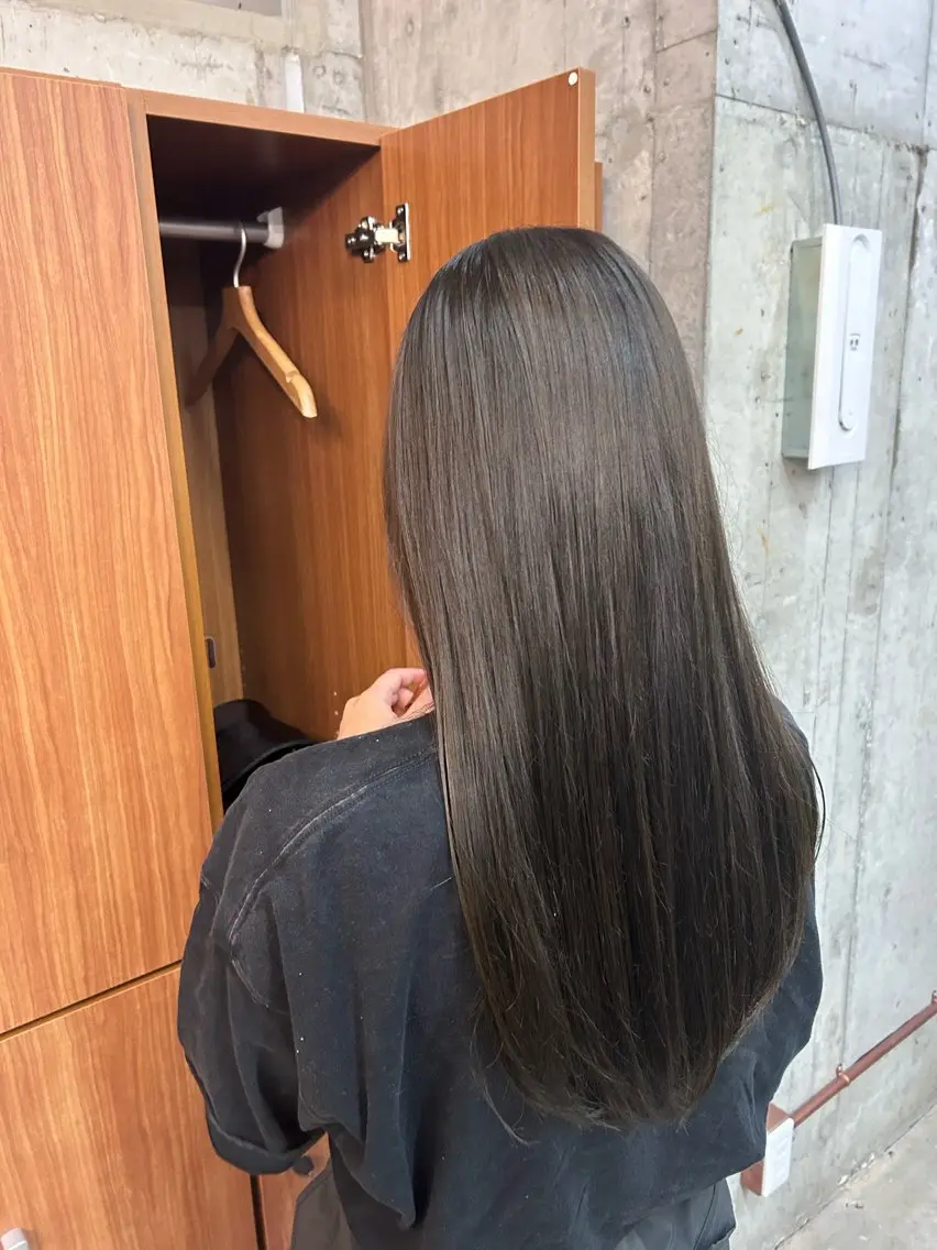 ロング カラー 顔周りレイヤー/ ふわあいりのヘアスタイル