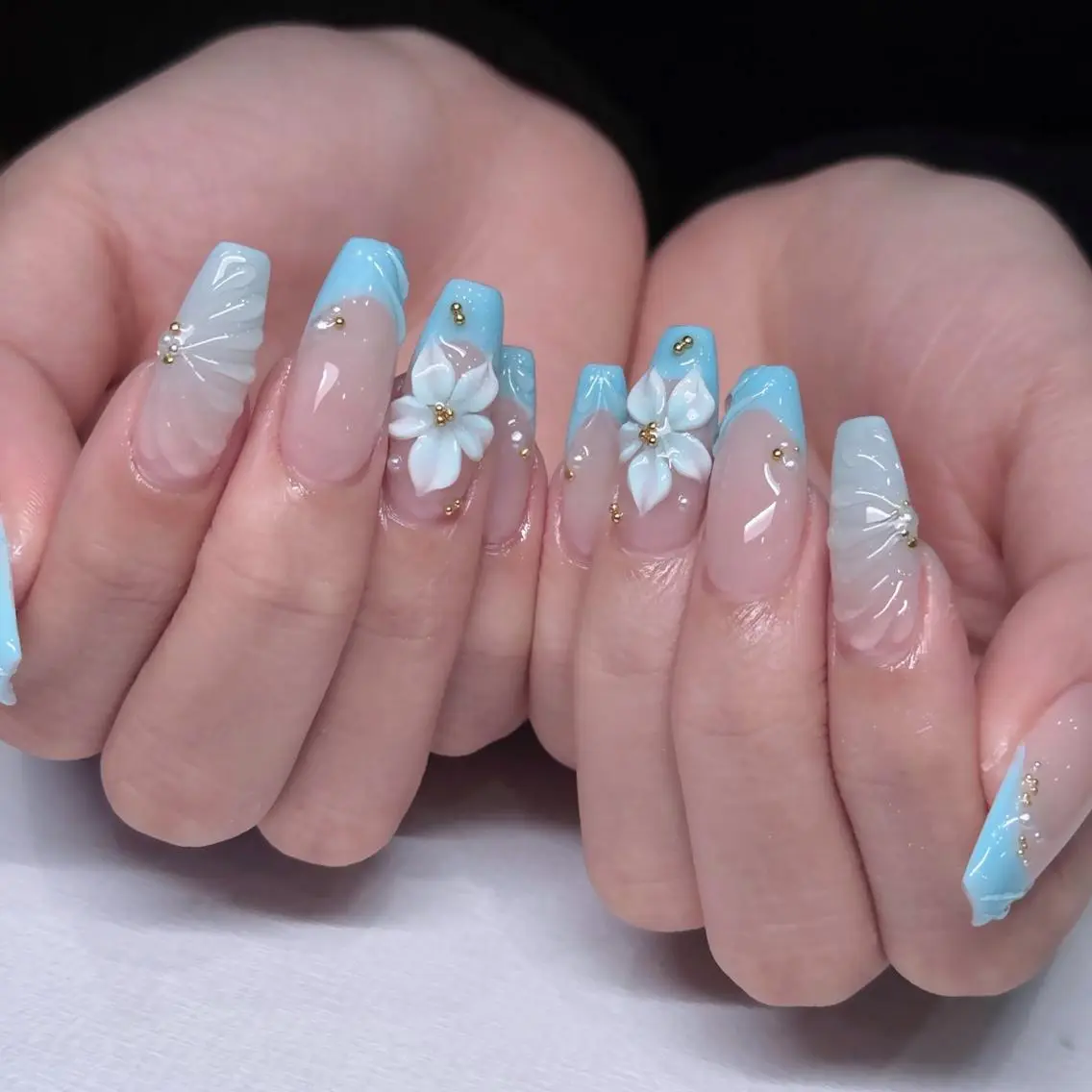 ネイル オーロラネイル ブルー チークネイル フットネイル フレンチネイル ハンドネイル NAILS168 池袋店のネイルデザイン