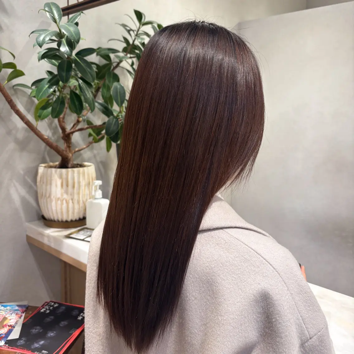 ロング カラー ベージュカラー 暗髪透明感カラー うる艶カラー／綾部のヘアスタイル