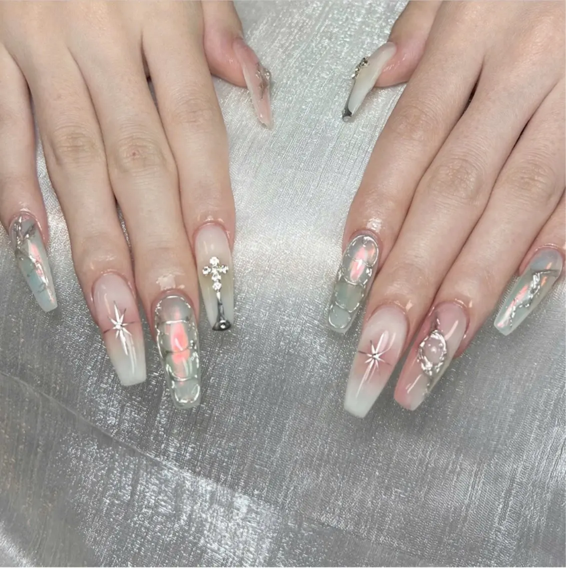 ネイル フレンチネイル キラキラネイル マグネットネイル ミラーネイル ニュアンスネイル ハンドネイル Tira Nailのネイルデザイン