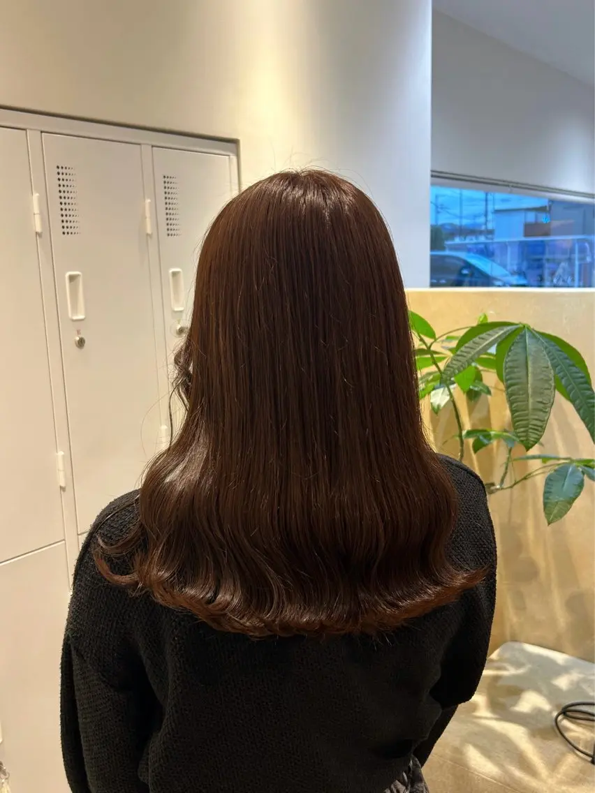 セミロング カラー ブラウンカラー チョコレートブラウン 青山 里帆のヘアスタイル