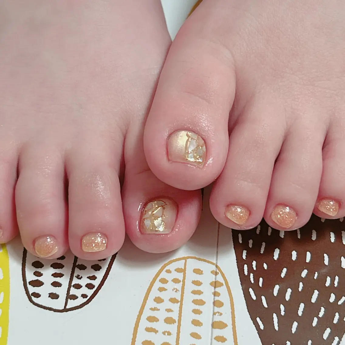 ネイル オーロラネイル キラキラネイル ラメ(グリッター) ロングネイル 春ネイル フットネイル Cute Tips nailのネイルデザイン