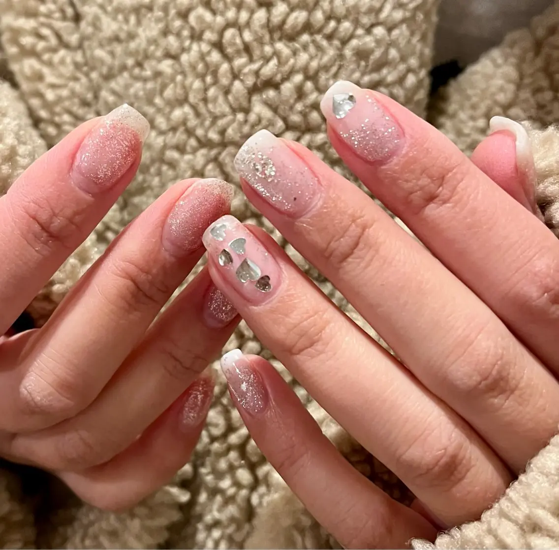 ハンドジェルネイル　ラメグラデーション　オフ有りは➕500円の写真