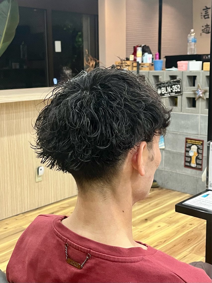 ショート パーマ メンズ メンズパーマ 刈り上げ 波巻きパーマ カット パーマ 全ﾒﾆｭｰ残り5日！ ！ﾒﾝｽﾞｻﾛﾝ紫雲のヘアスタイル
