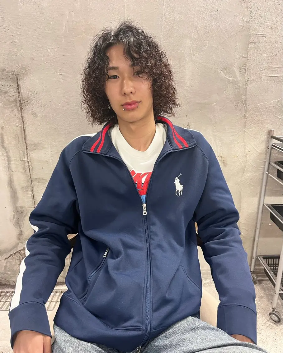 ミディアム パーマ メンズ ミディアムパーマ メンズパーマ カット パーマ パーマ、髪質改善 カズマのヘアスタイル