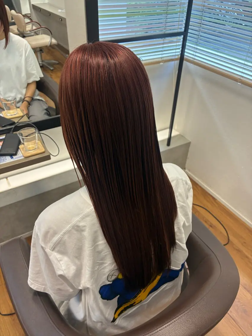 カラー レッドカラー ヘアカラー 石川 菜月のヘアスタイル
