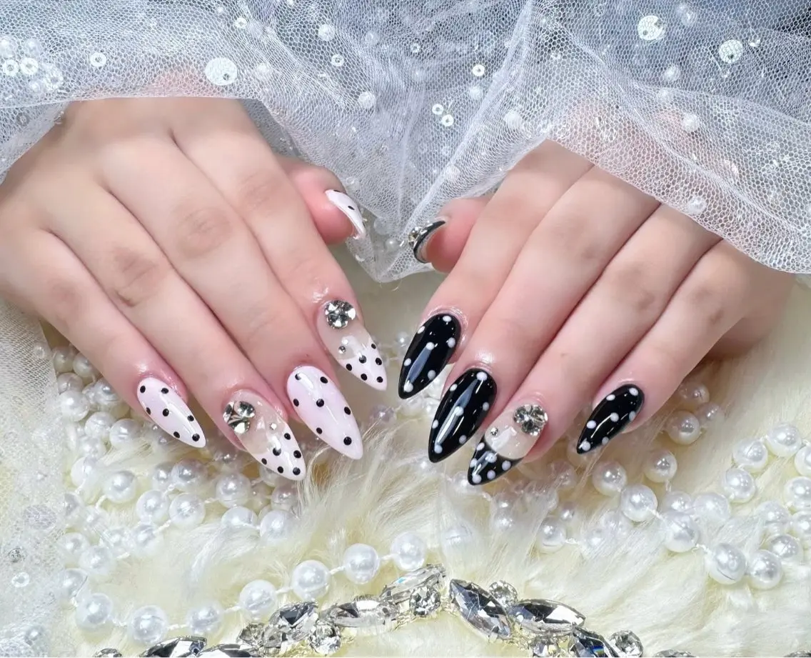 ネイル キラキラネイル マグネットネイル ぷっくりネイル 春ネイル ワンホンネイル ハンドネイル Candy Nailのネイルデザイン