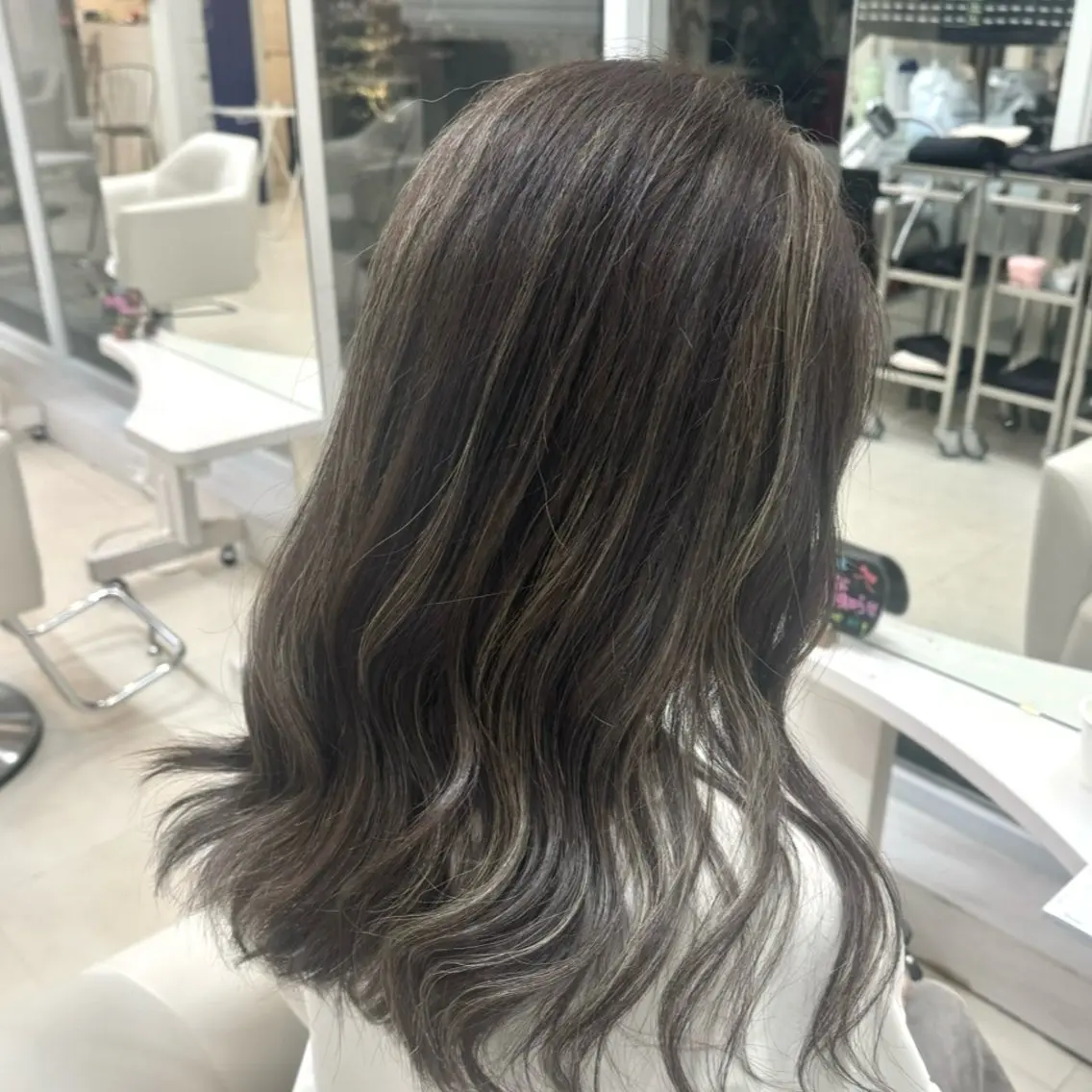 ロング カラー ハイライトカラー ハイライト 石黒 晴香のヘアスタイル