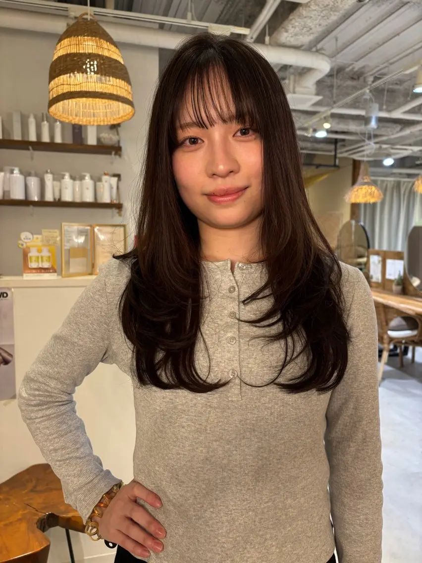 ロング カット ヘアカラー 髙野 未衣菜のヘアスタイル