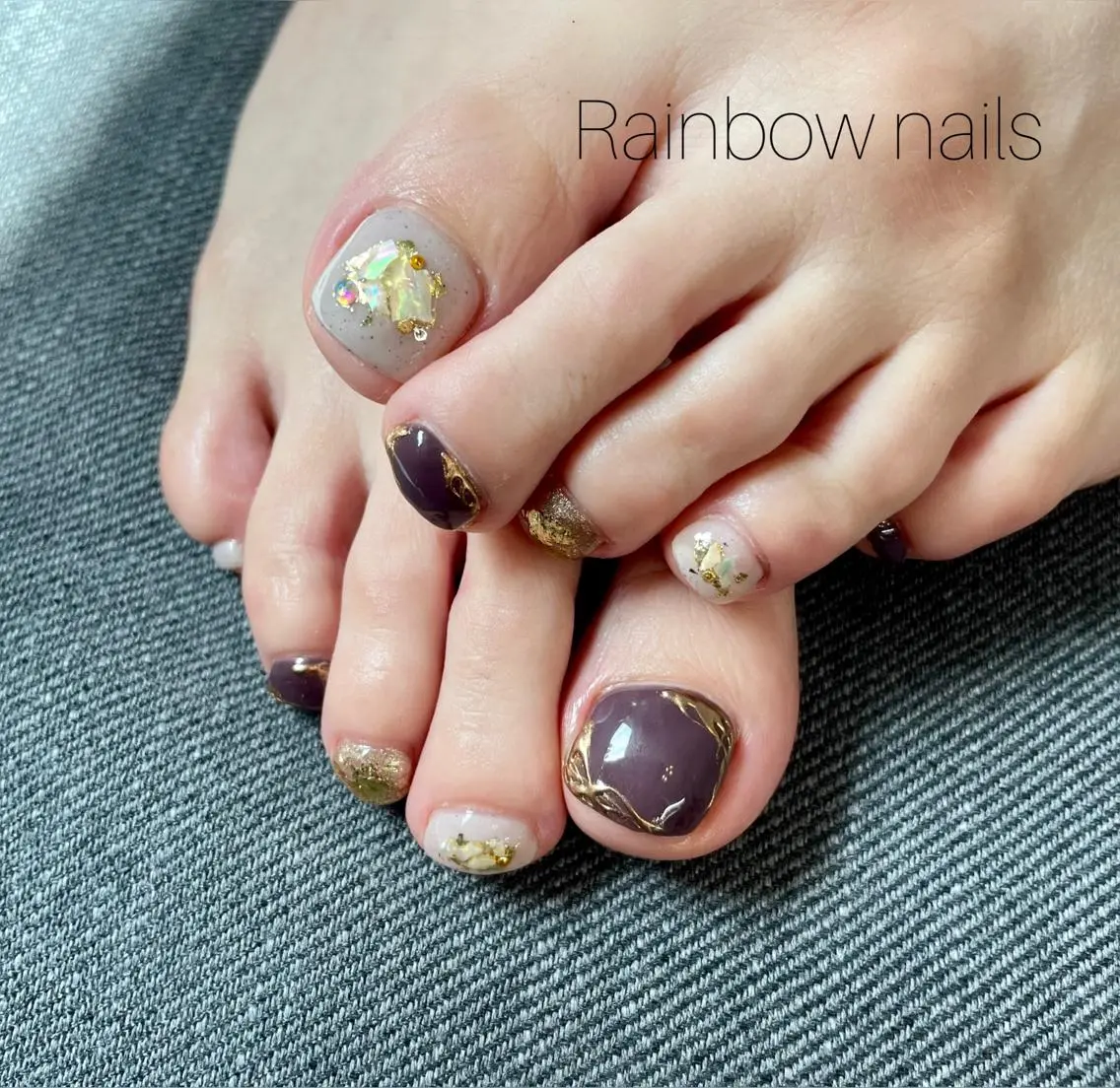 ネイル ジェルネイル ゴールド ミラーネイル その他(ネイル) Rainbow nailsくろちゃんのネイルデザイン