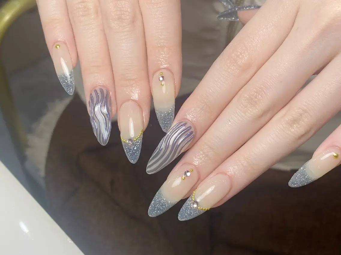 ネイル チークネイル フレンチネイル ジェルネイル ガーリー キラキラネイル ハンドネイル UM Nail Salonのネイルデザイン