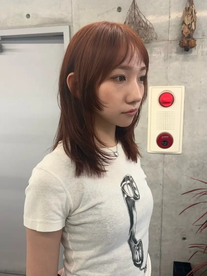 ミディアム カット フジイ トワ/ レイヤーカットのヘアスタイル