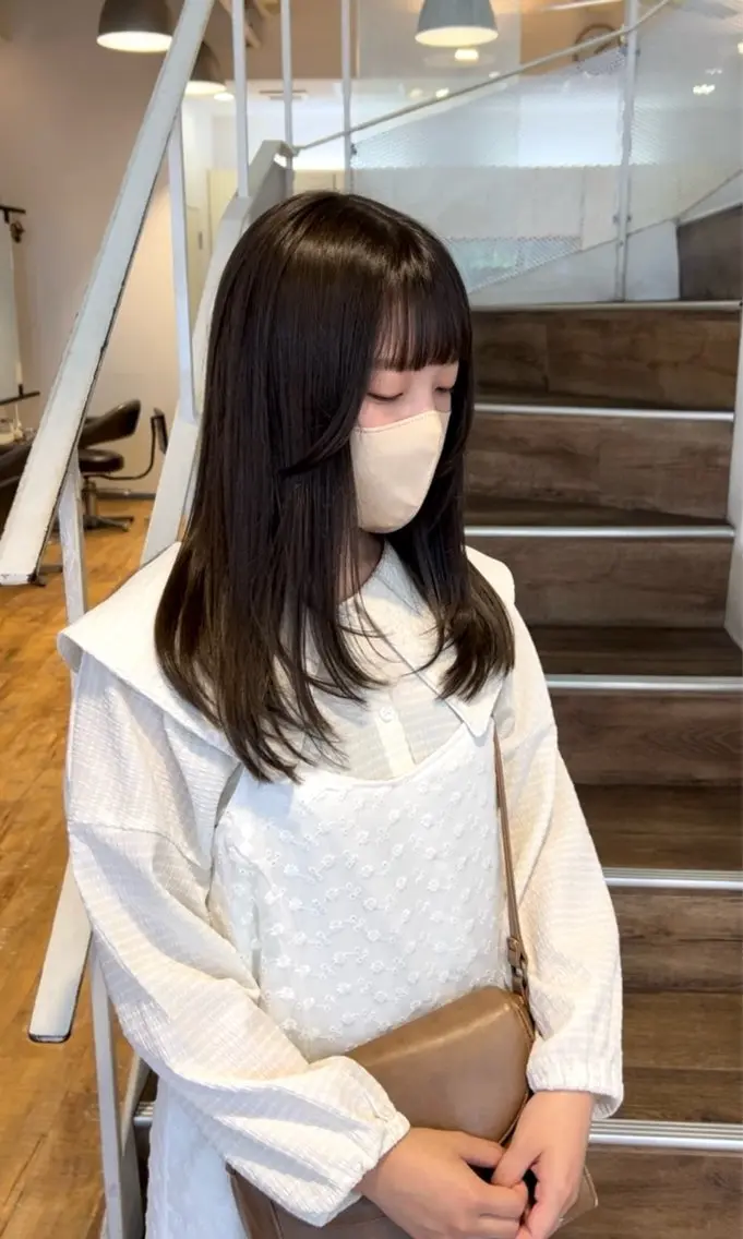 セミロング カラー 顔まわりレイヤー 顔周りカット レイヤーカット カット ヘアカラー 石野 友唯のヘアスタイル