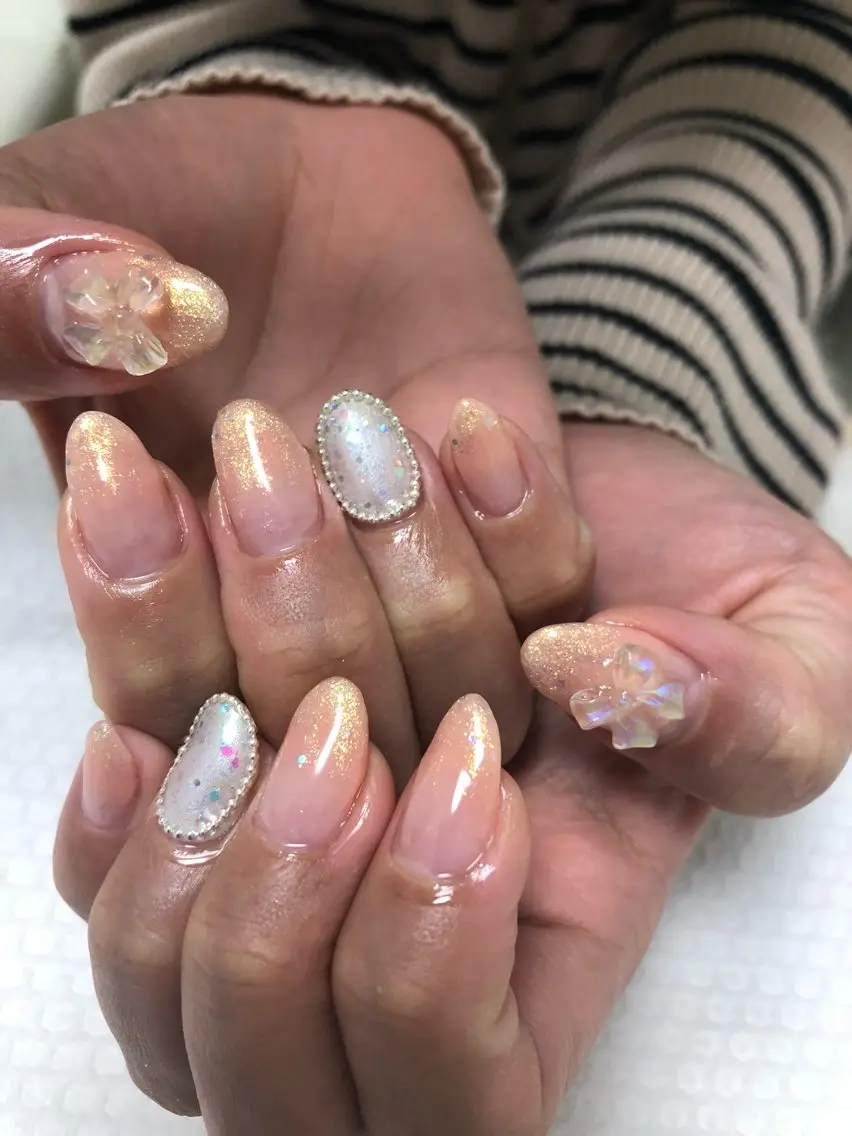 ハンドネイル、U20特別価格💅✨　　　　　　　　　　　アート4本➕オフ➕ケアー込みの写真