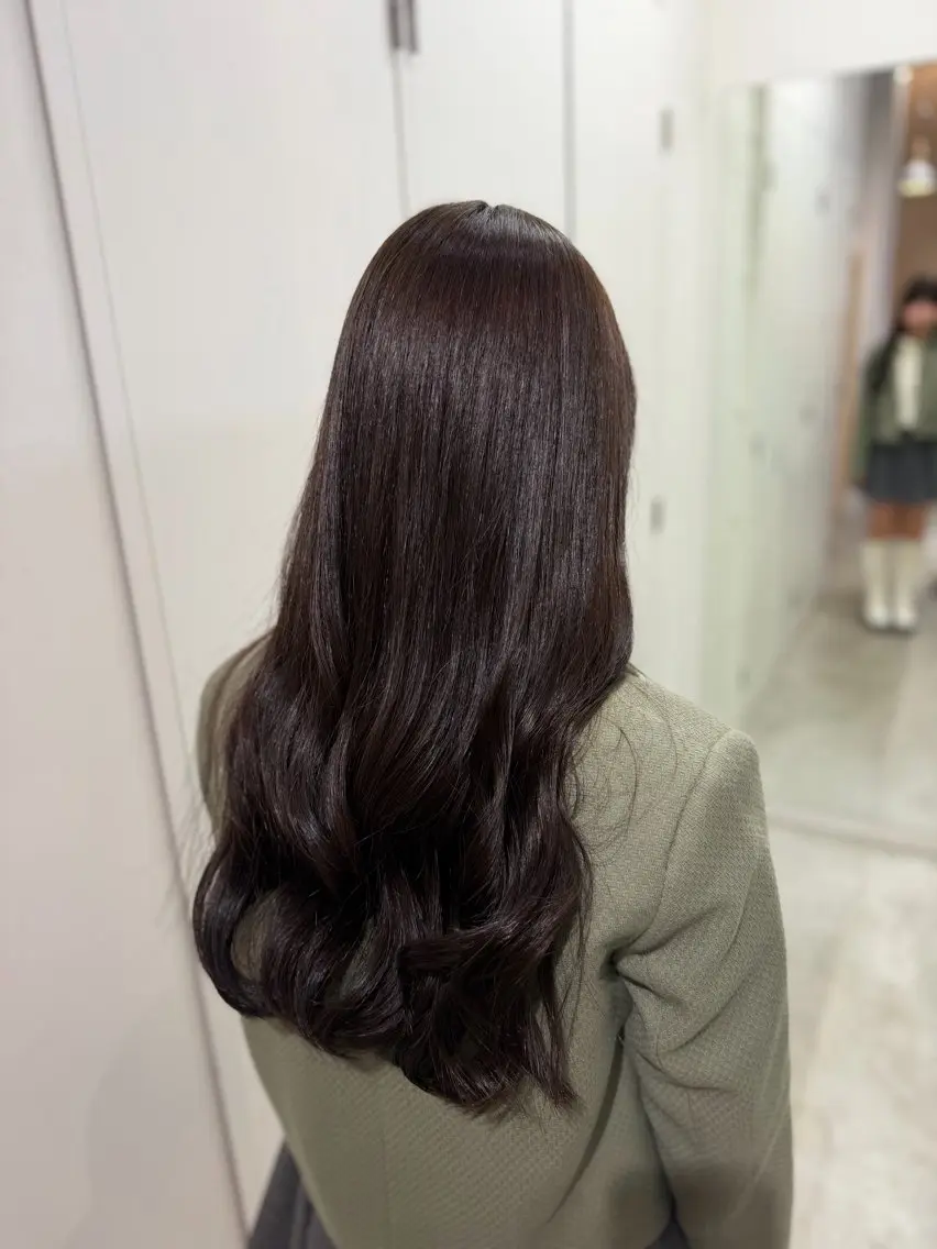 ロング カラー ヘアカラー YUNA🩵髪質改善 🩵ベージュカラーのヘアスタイル