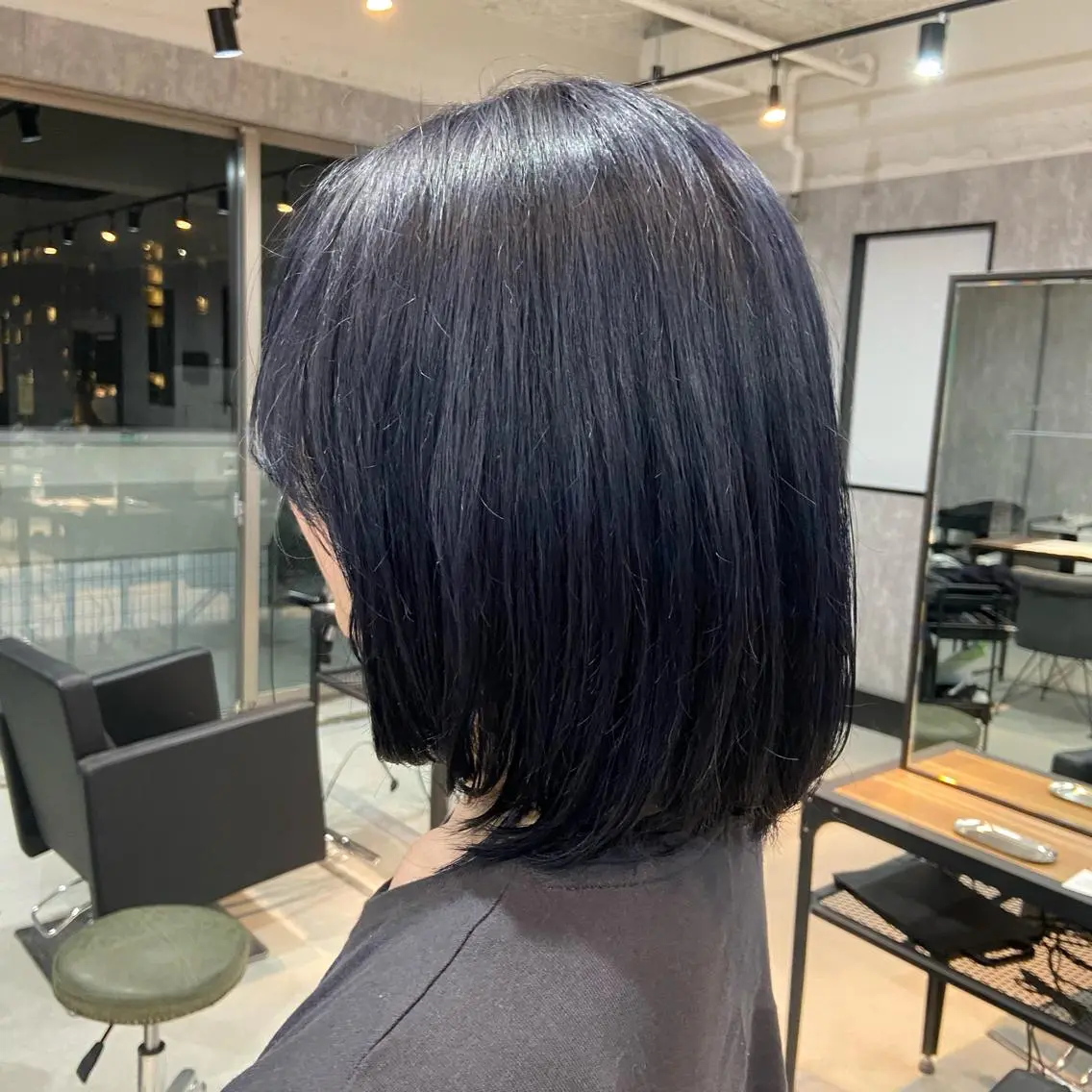 ミディアム カラー ヘアアレンジ 黒髪 ネイビーカラー TIDEHAIR SHIHOのヘアスタイル