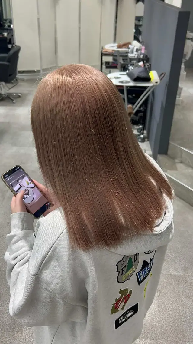 ミディアム カラー ベージュカラー ブリーチ 透明感カラー ハイトーンカラー ミルクティーベージュ ヘアカラー 蔵本 仁のヘアスタイル