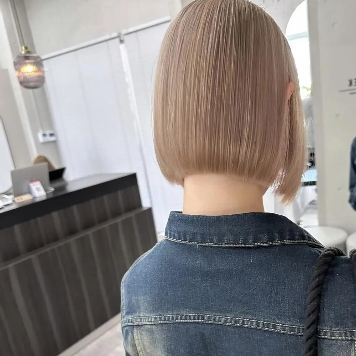 カラー ミディアム ベージュカラー ブリーチ ケアブリーチ 透明感カラー ミルクティーベージュ ヘアカラー ♡韓国ヘア♡ ブリーチ✨ハイトーンのヘアスタイル