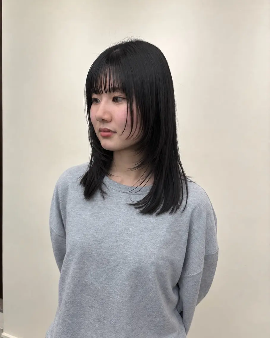 セミロング 栗崎 菜弥のヘアスタイル