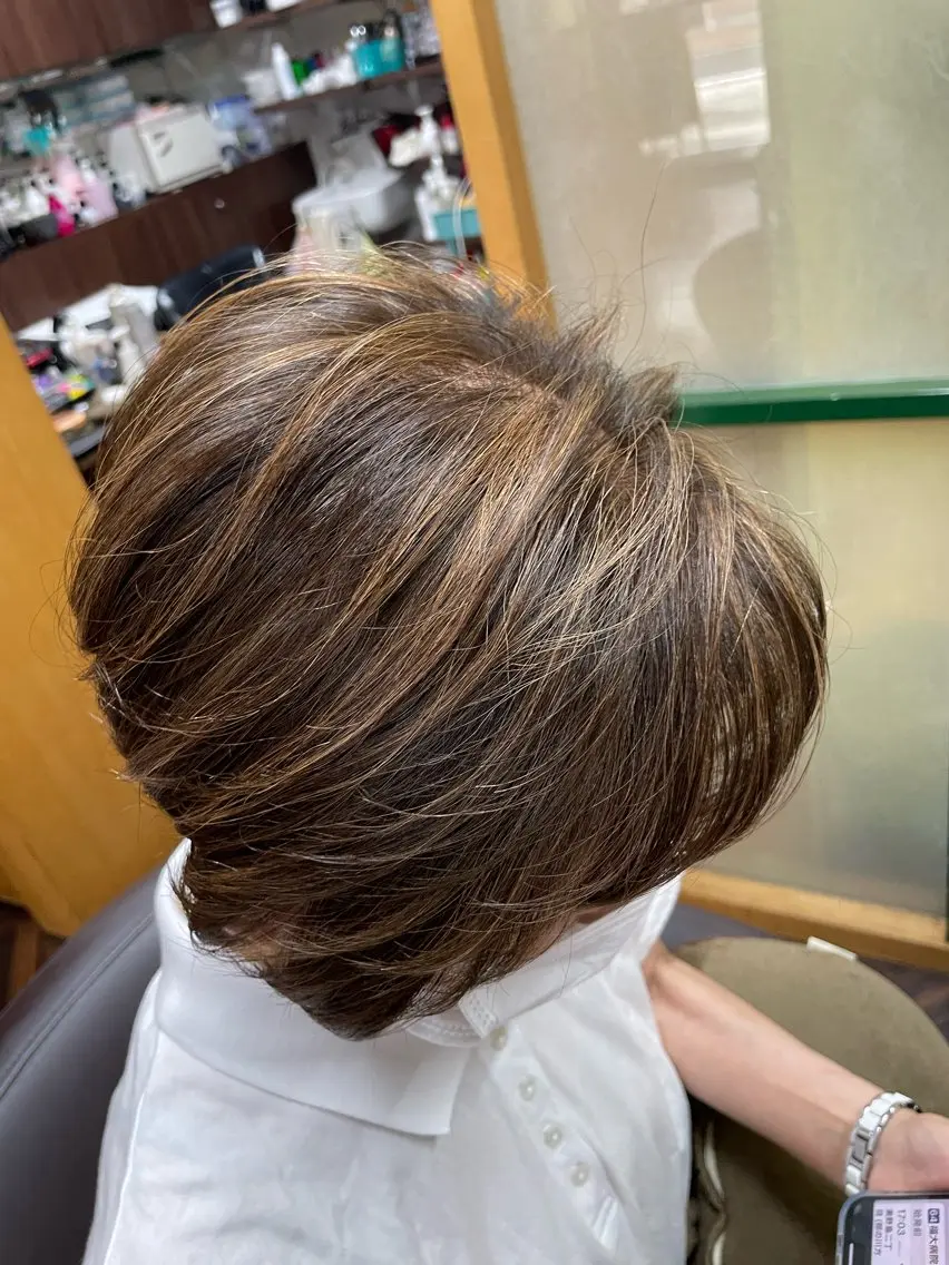 ショート カラー ブリーチ ハイライトカラー ブリーチなしカラー ハイライト katae sayoriのヘアスタイル