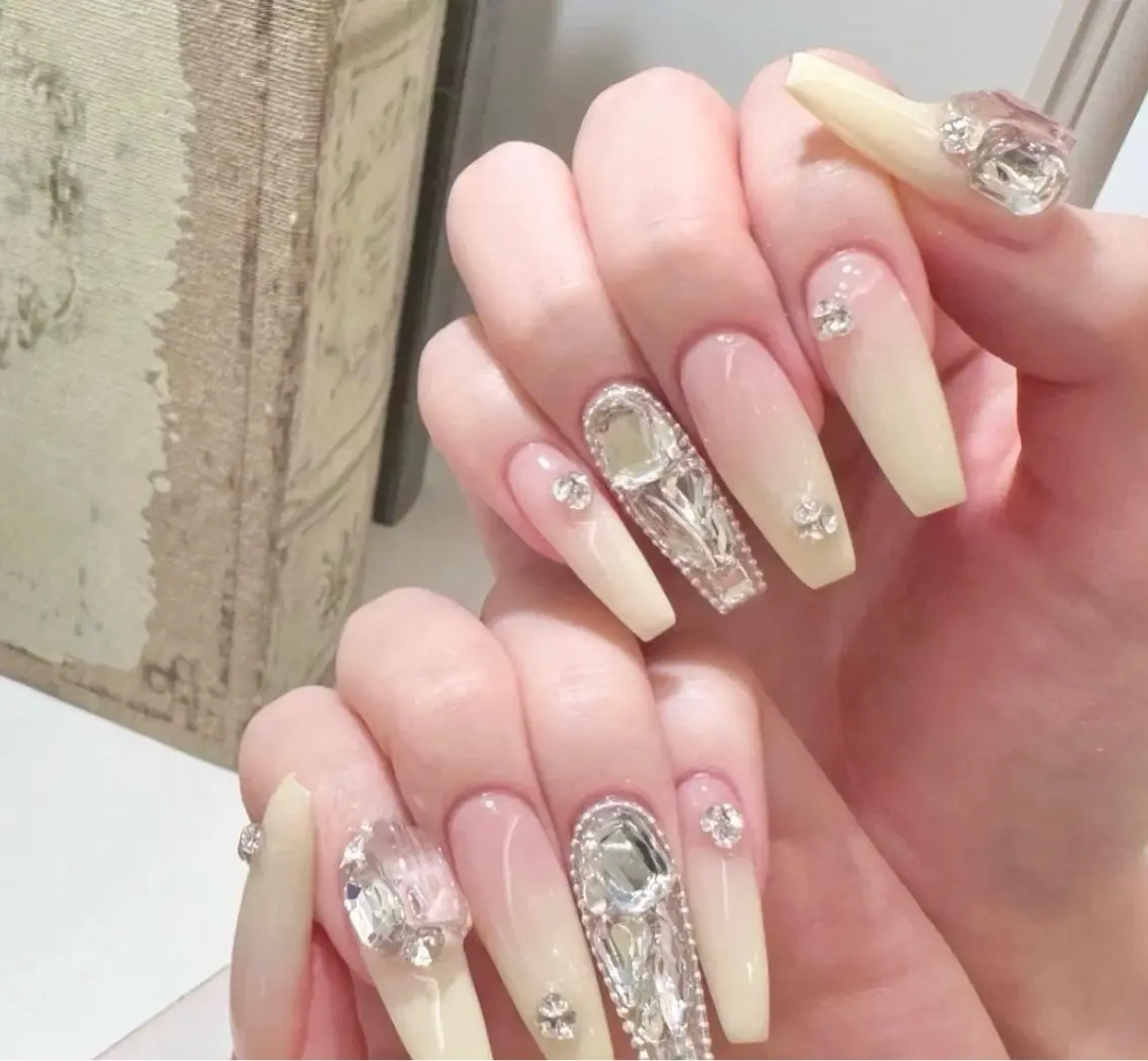 セミロング T&D NailSalonのネイルデザイン