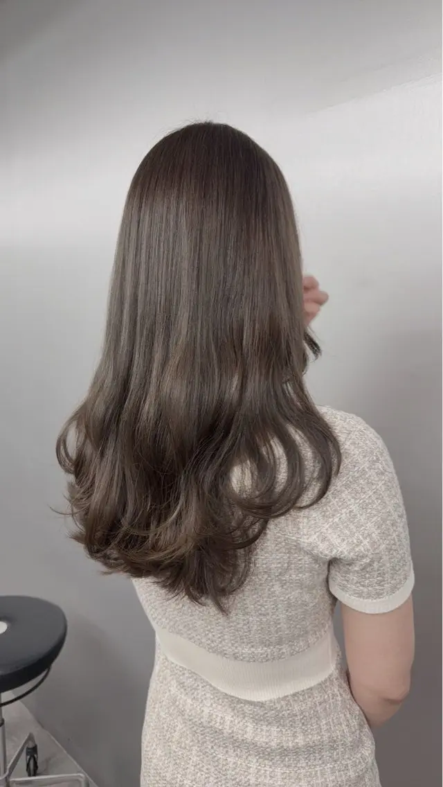 ロング カラー 透明感カラー グレージュ/あいのヘアスタイル