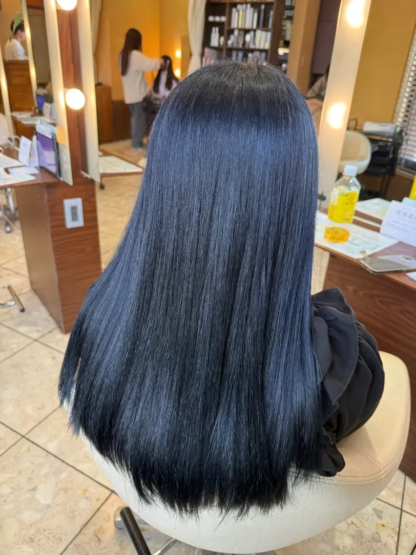 ロング カラー 黒髪 ブルーカラー ブルーブラック ヘアカラー 中田 こころのヘアスタイル