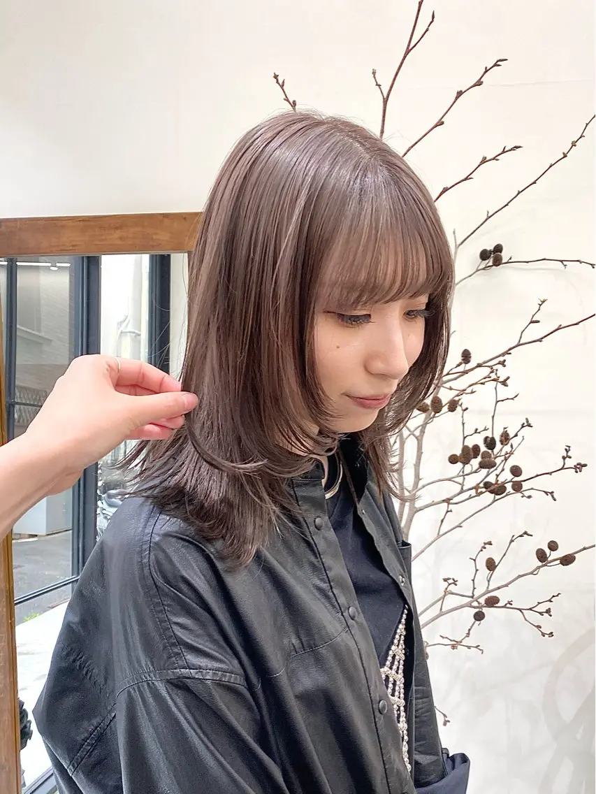 ミディアム カラー ヘアアレンジ ブリーチ グレージュ 顔周りカット レイヤーカット ウルフカット カット ヘアカラー トリートメント ハル🌸柔色/ ブリーチなし/艶髪のヘアスタイル