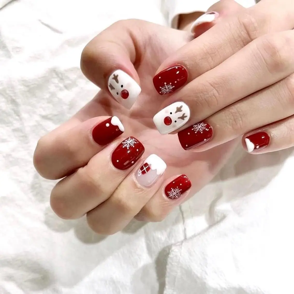 ネイル グラデーション キラキラネイル ワンカラーネイル 冬ネイル Jenn Nail Salonのネイルデザイン