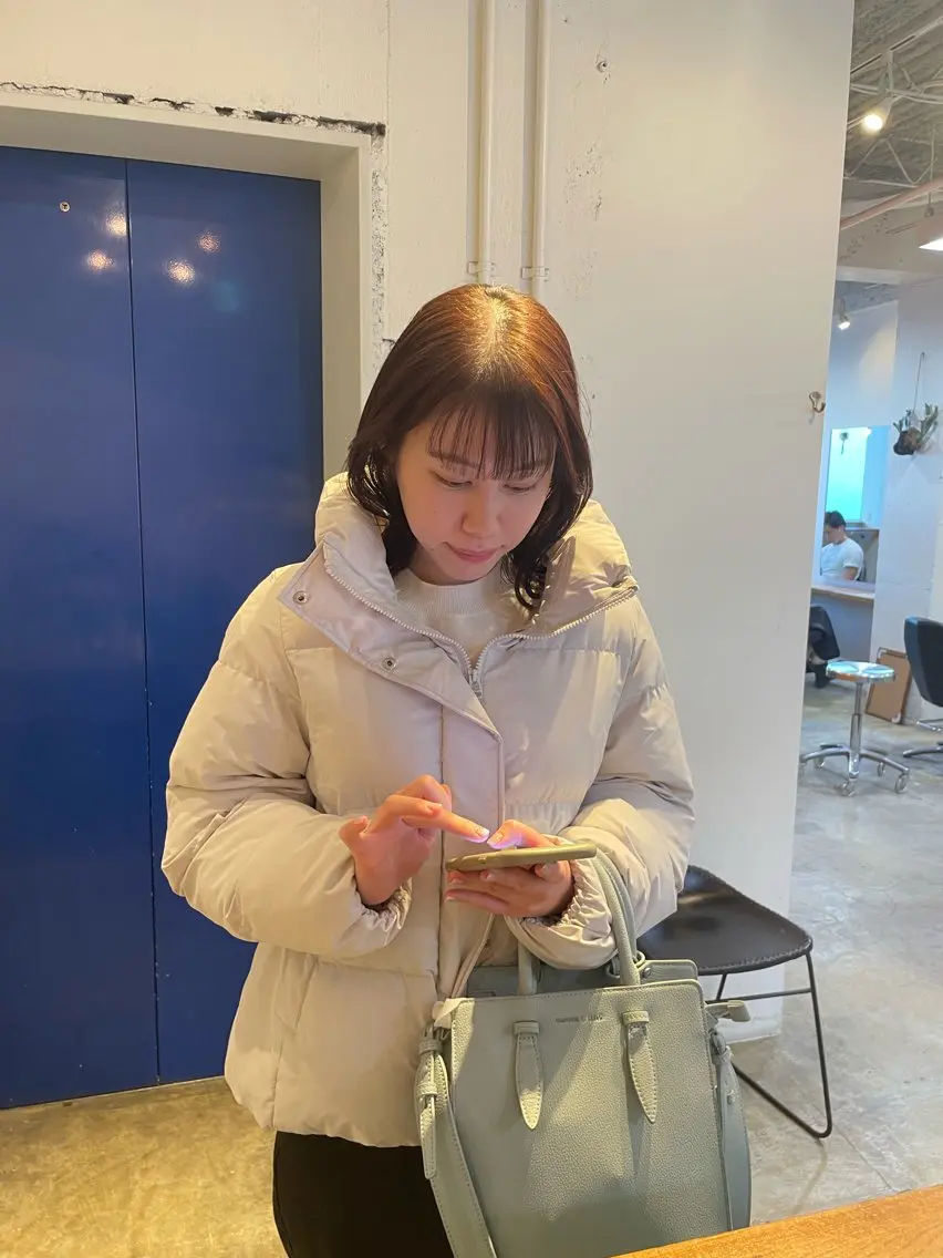 ミディアム カラー ブルーカラー ブルーラベンダー ラベンダーカラー カット ヘアカラー トリートメント MIOベージュカラー 柔らかいカラーのヘアスタイル