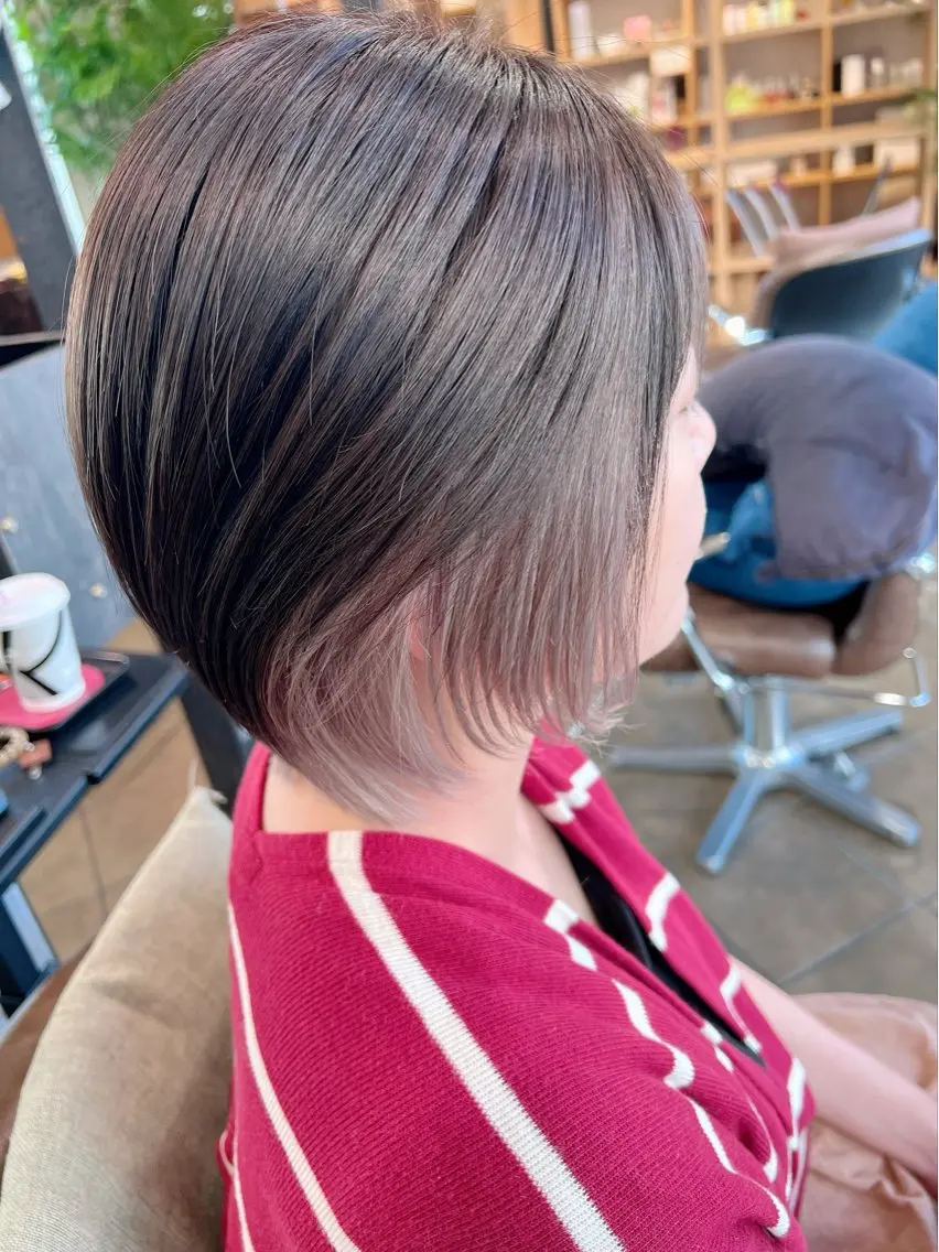 ミディアム カラー グレージュ インナーカラー カット ヘアカラー メテオ ／ヘアカラー 西川菜実のヘアスタイル