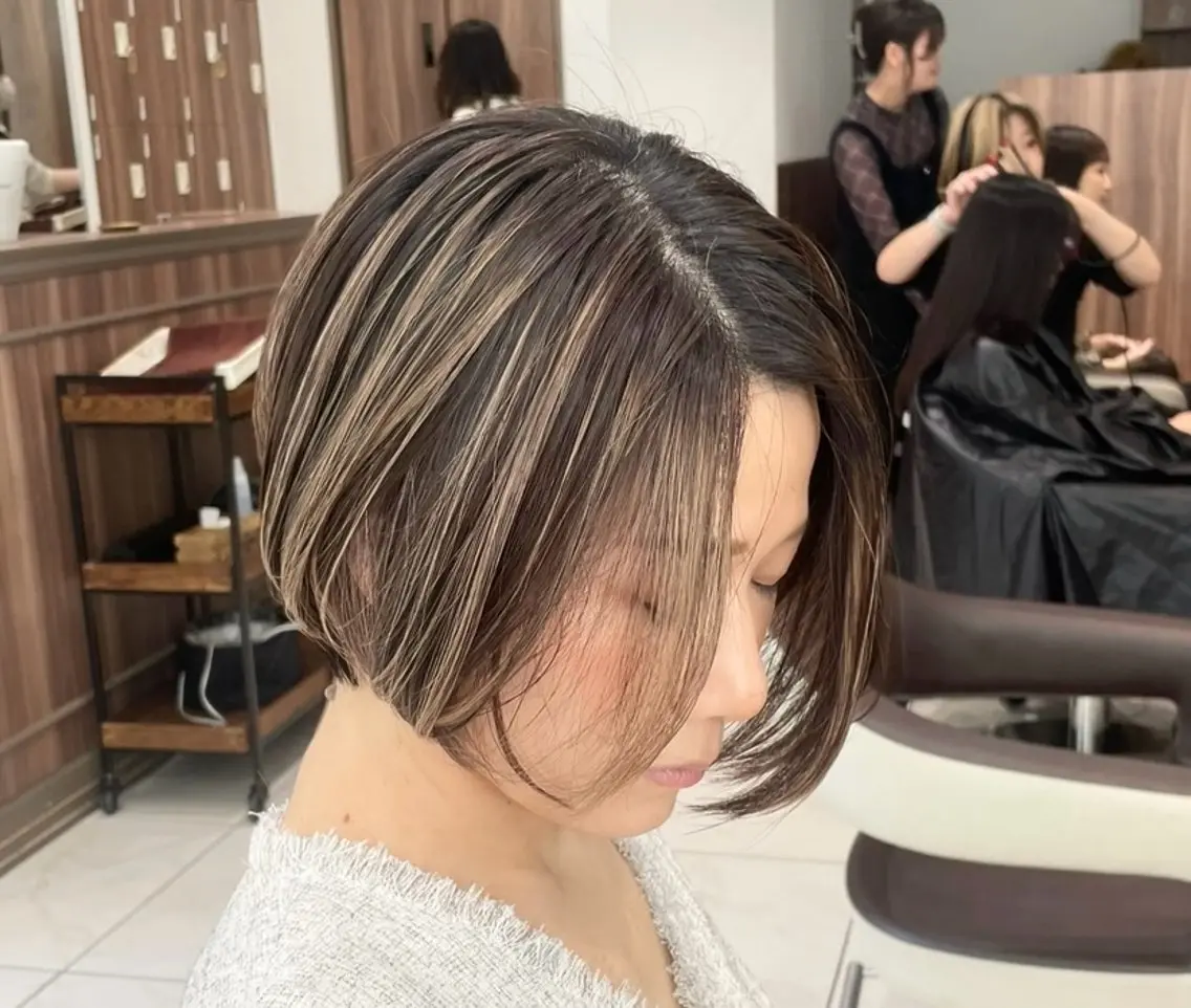 ショート カラー バレイヤージュ ハイライトカラー ハイライト レイヤーカット 🇰🇷韓国ヘア★ 副店長.쿠리타⭐︎のヘアスタイル