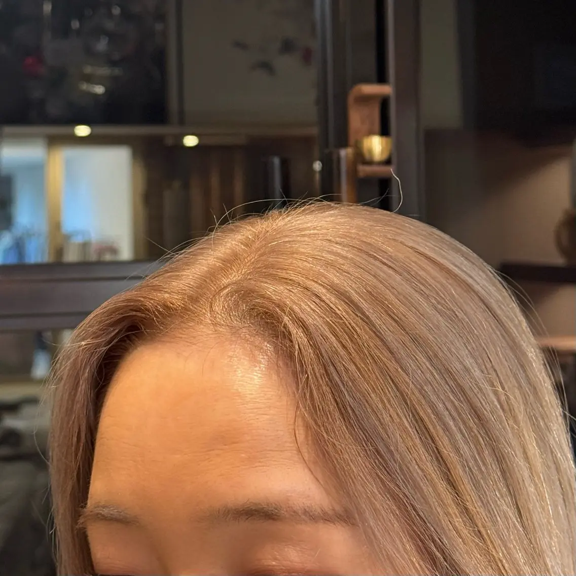 セミロング カラー ヘアカラー hina 🛋️ブリーチカラーのヘアスタイル