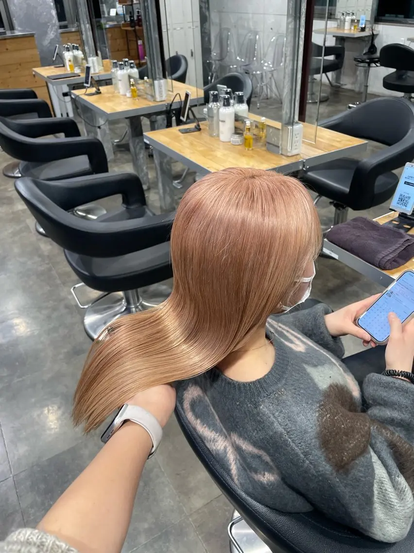 セミロング カラー ヘアカラー ハイトーン 横浜💞ミオのヘアスタイル