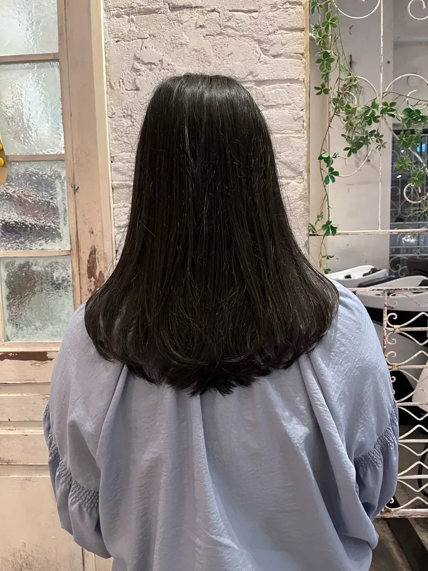 セミロング 稲吉 優奈のヘアスタイル