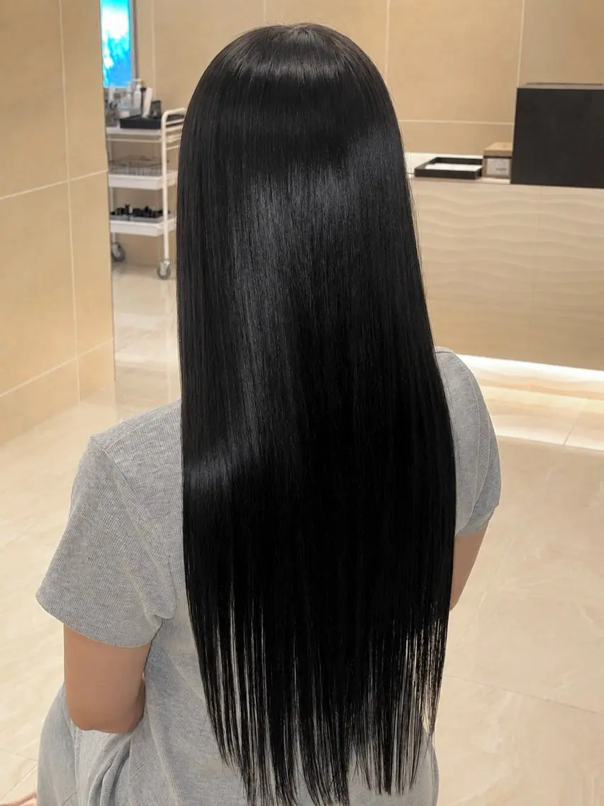 ロング 村岡 咲菜のヘアスタイル