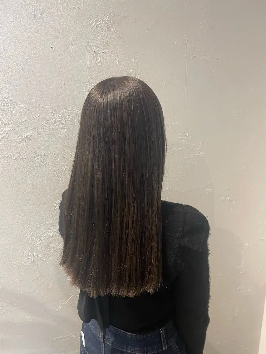 ロング カラー グレージュ mina / 透明感ベージュカラーのヘアスタイル