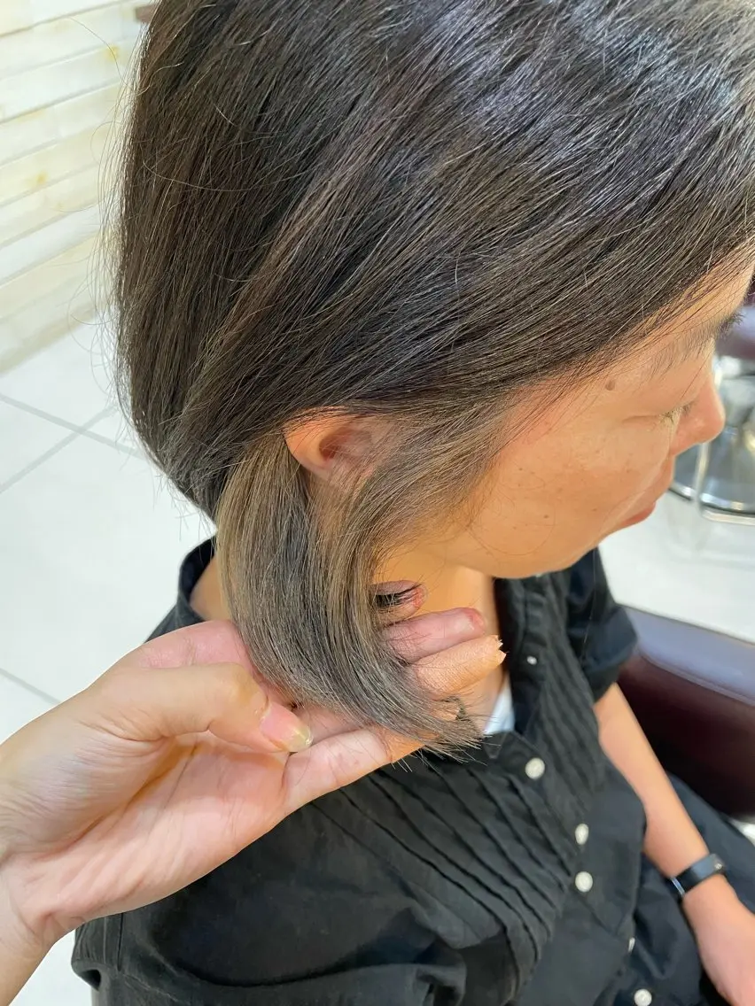 カラー ベージュカラー ブリーチ イヤリングカラー ミルクティーベージュ なな /カラー/アレンジのヘアスタイル