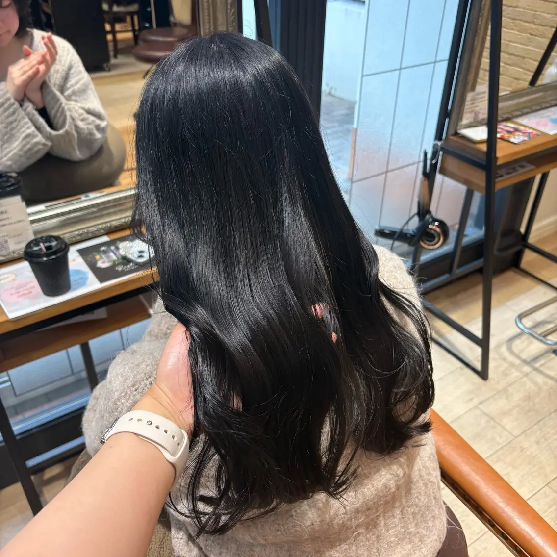 カラー ヘアカラー トリートメント しおり🍬 KOKORO🤍のヘアスタイル