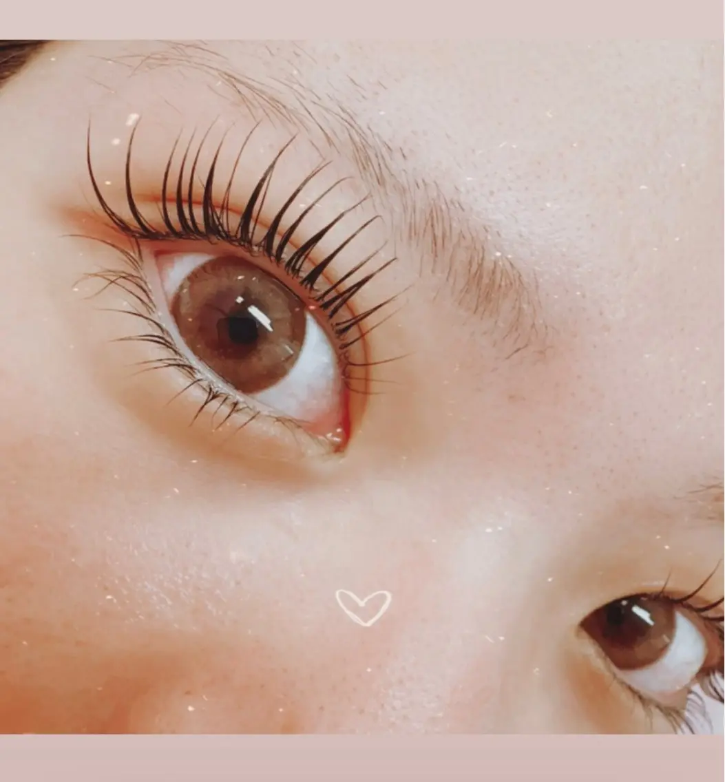 【パリジェンヌ他】お目元モデル限定　現役講師が施術する傷まない最新式のラッシュリフトです❤️コーティング美容液仕上げの写真