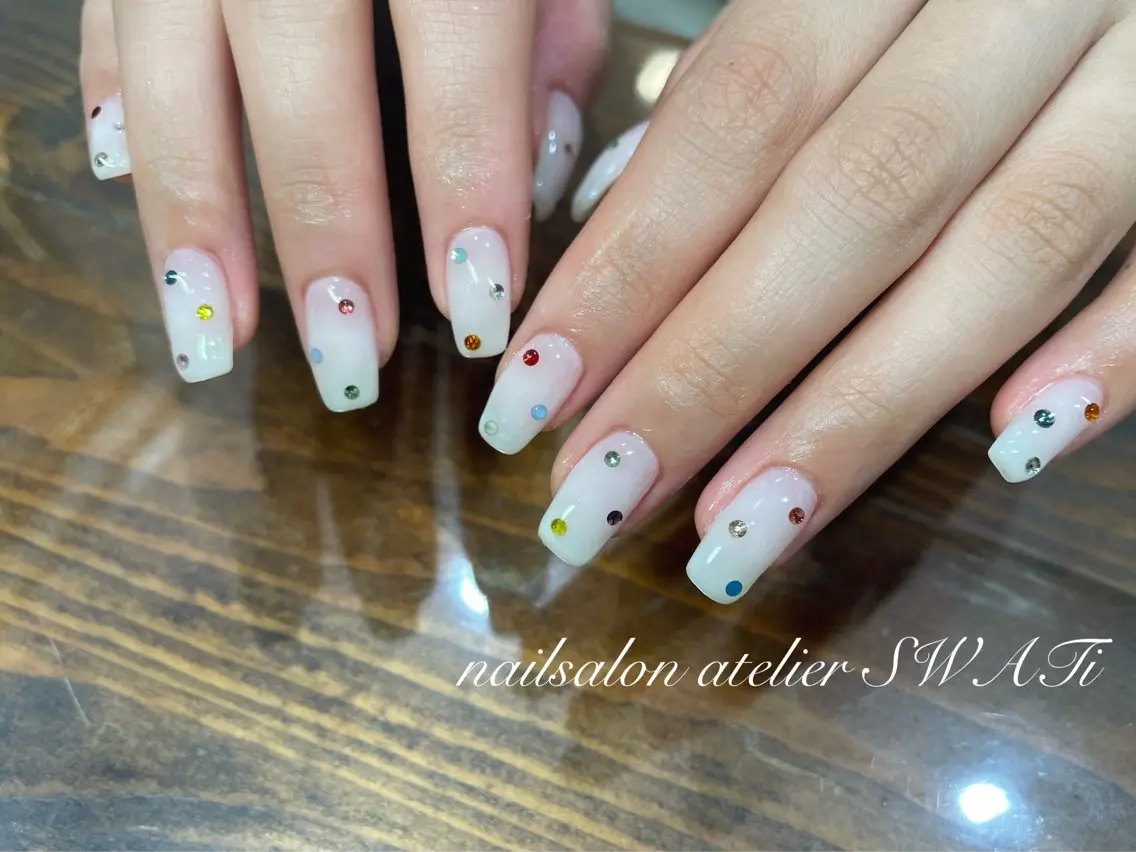 ネイル ストーンネイル ハンドネイル nailsalon SWATiのネイルデザイン