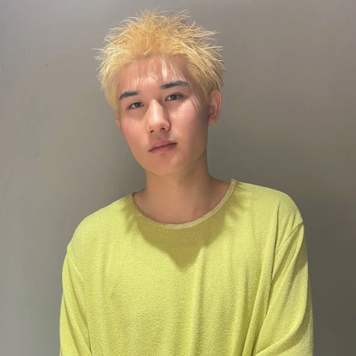 カラー メンズ メンズブリーチ 黒髪 ブリーチ 抜きっぱなしブロンド しょう/ハイトーン /透明感カラー🍃のヘアスタイル