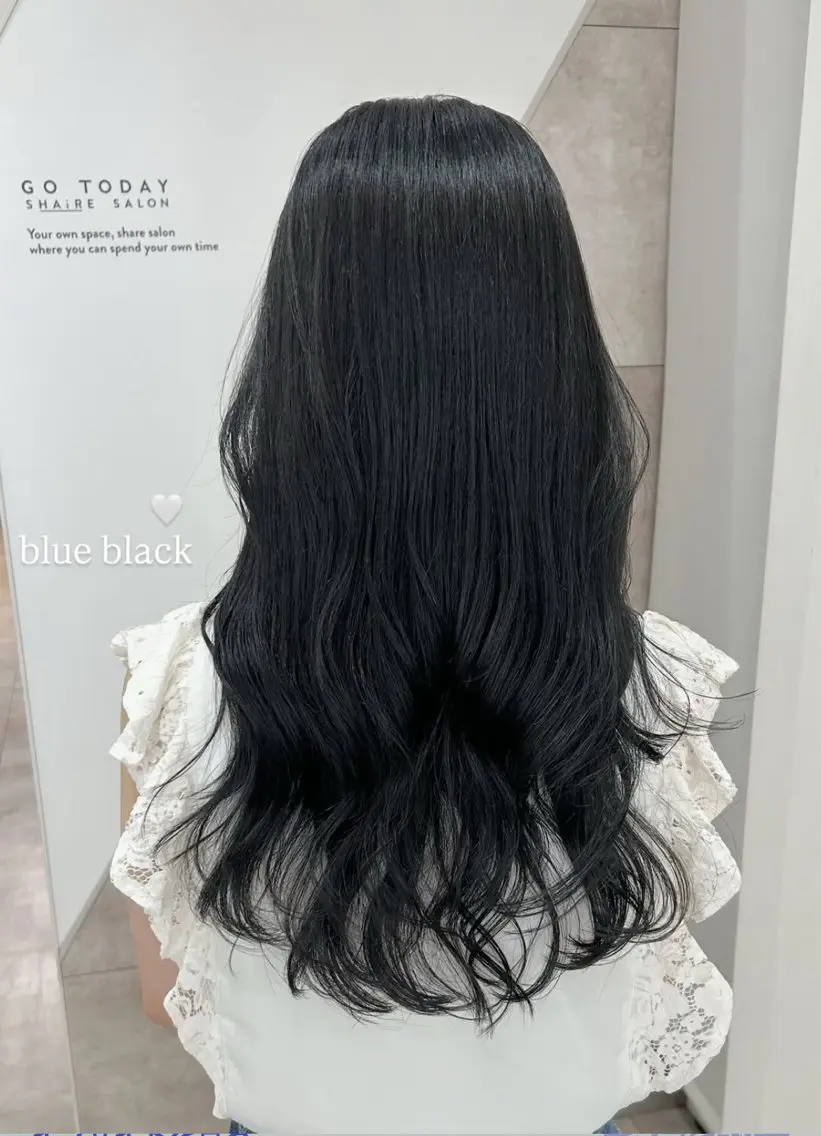 ロング カラー 黒髪 ブルーカラー ブルーブラック 透明感カラー カット ヘアカラー SAKINO ベージュカラーのヘアスタイル