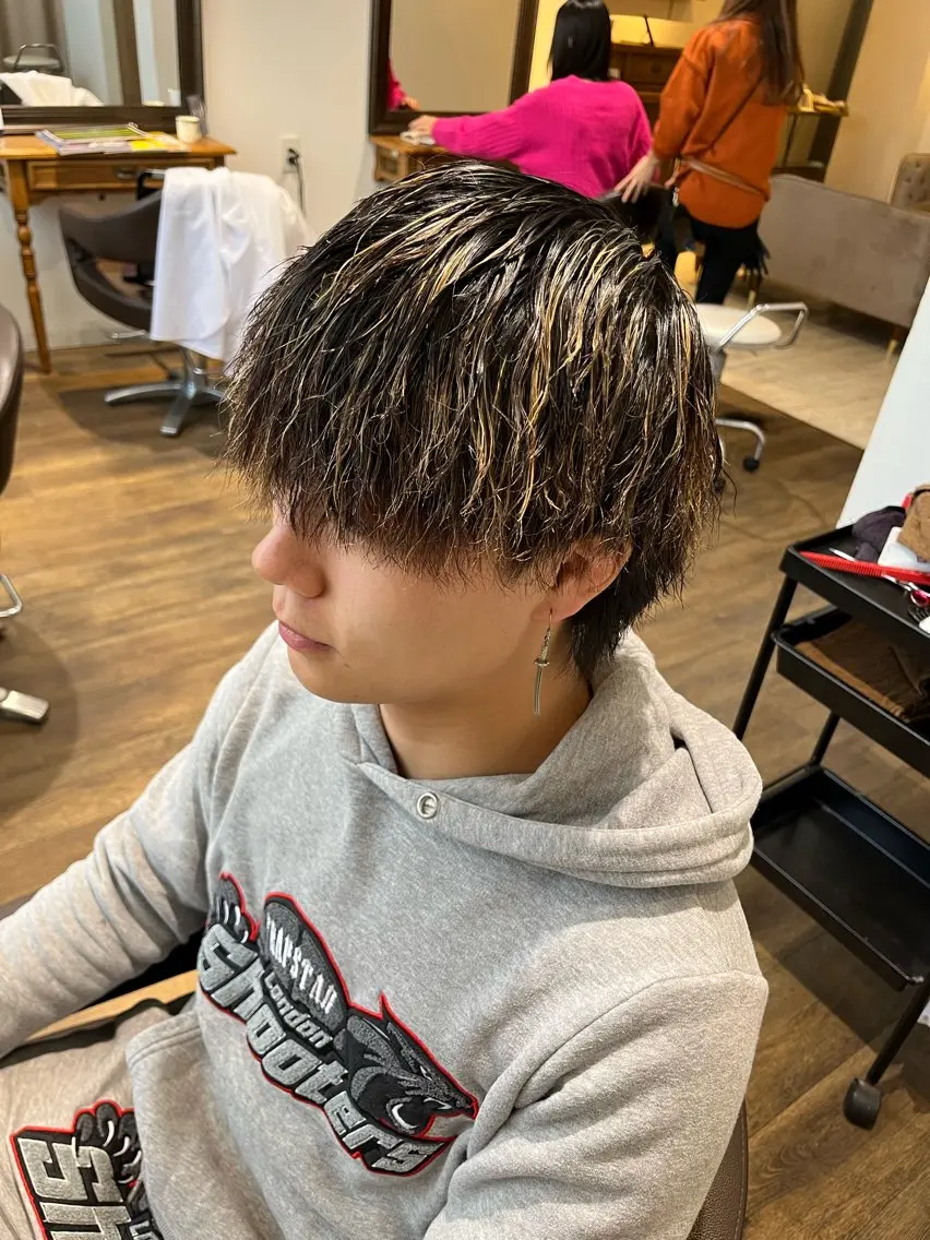 パーマ メンズ メンズパーマ メンズツイストパーマ ツイストパーマ 李 泰宇のヘアスタイル