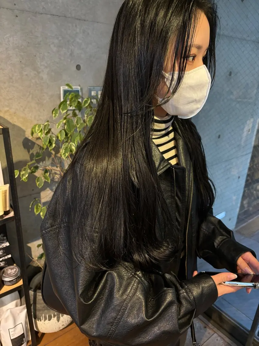 ロング カラー 黒髪 ブルーカラー ブルーブラック ROUTE KOUTAのヘアスタイル