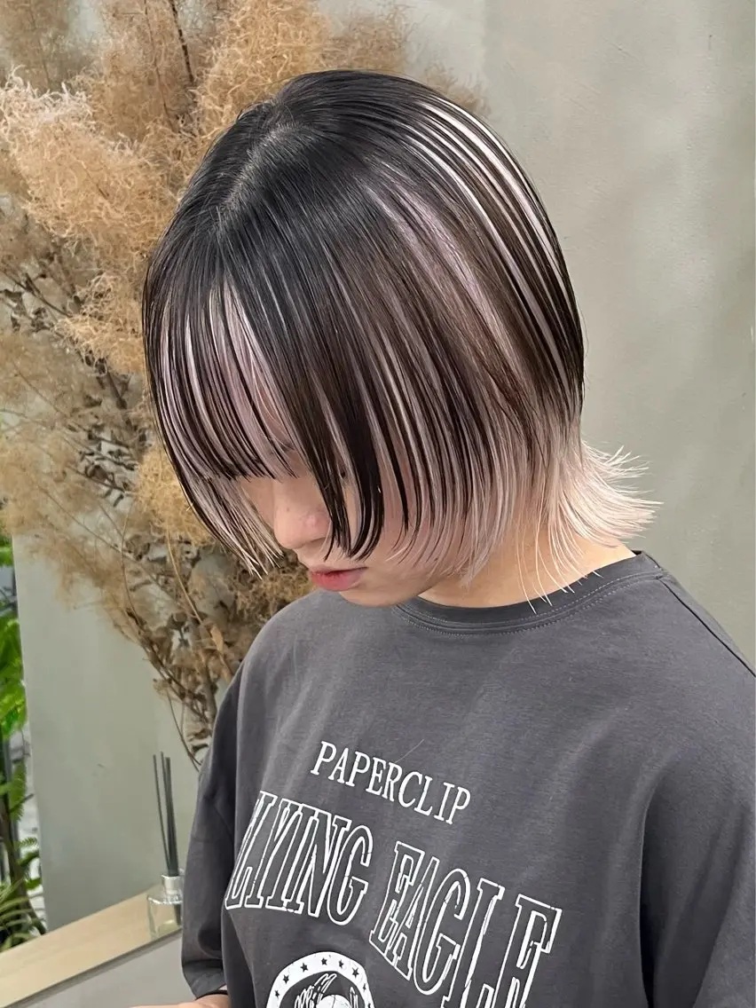 ミディアム カラー イツク ⚡️ ルーツ/ハイトーンのヘアスタイル