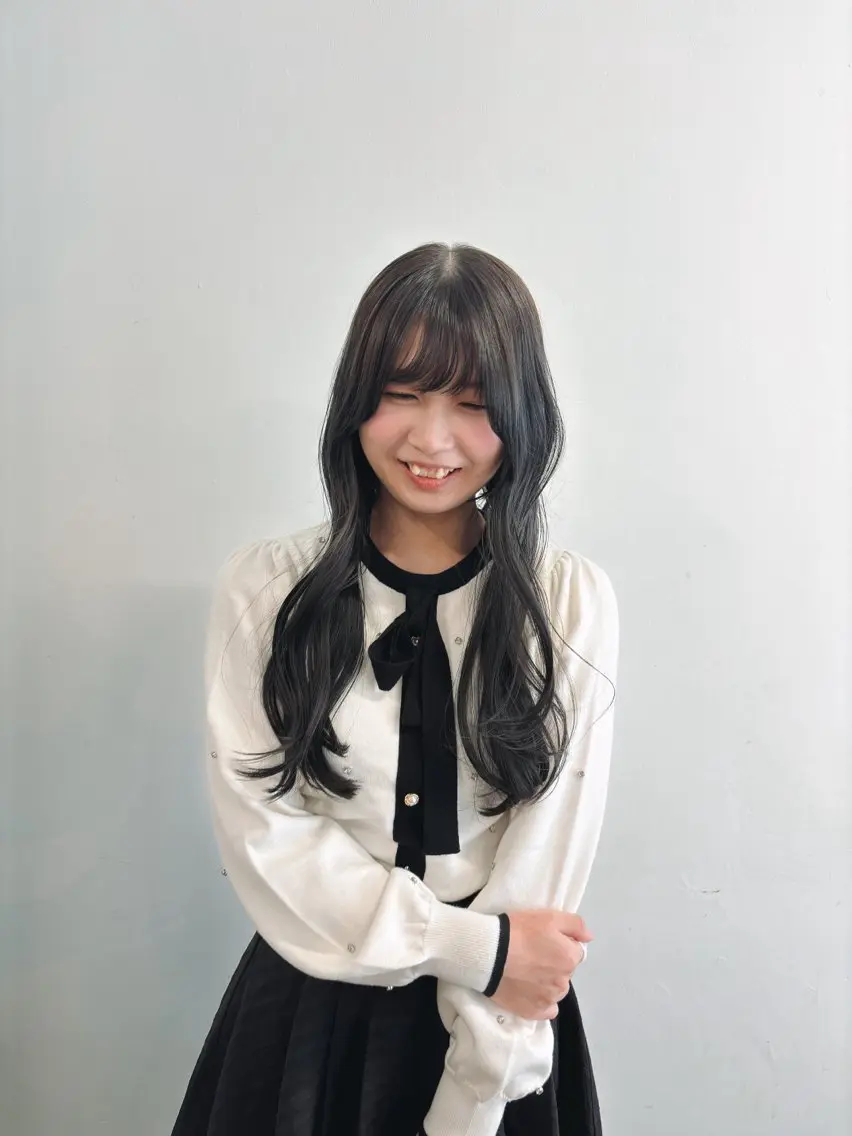 ロング カラー 黒髪 グレーブラック レイヤーカット カット ヘアカラー トリートメント 【韓国レイヤー特化 ハッシュカット】のヘアスタイル