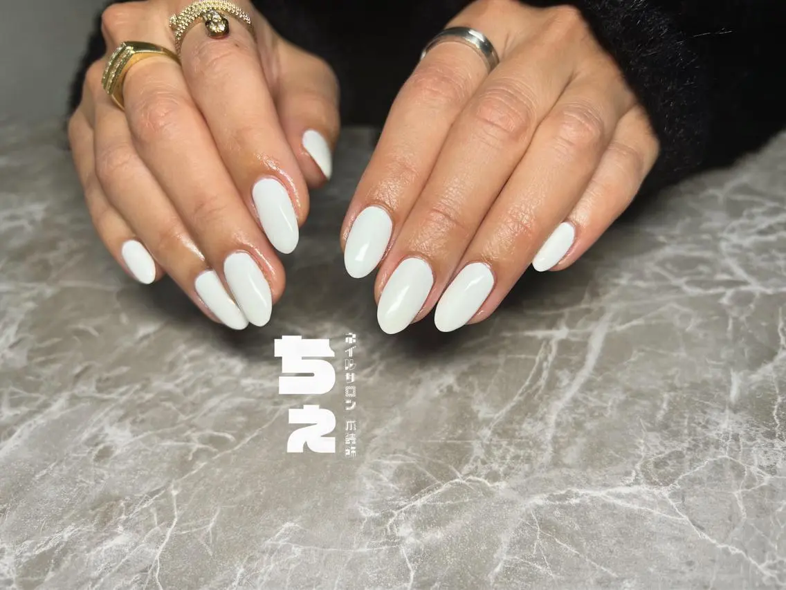 ネイル ホワイト nail salon CHEのネイルデザイン