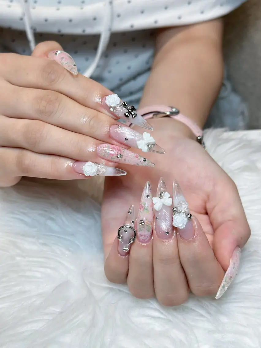 ネイル チークネイル ドット フレンチネイル グラデーション ハート ハンドネイル Julli NailStudioのネイルデザイン
